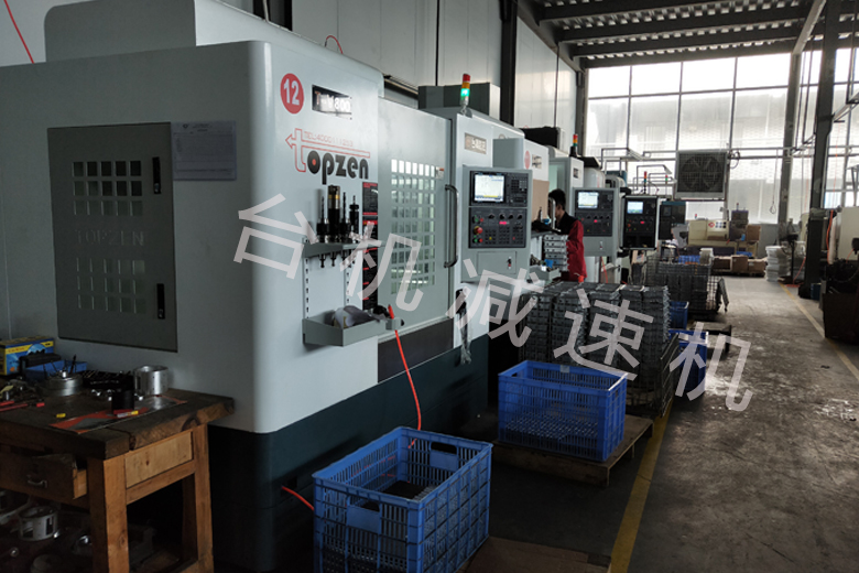 平行軸齒輪減速機(jī)制作廠-定時(shí)反饋進(jìn)度，準(zhǔn)時(shí)交貨